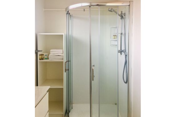 Studio - shower